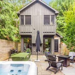 Modern Douglas Hideaway | Hot Tub & Patio