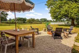 Chic Country Cottage | Fire pit - Image 3