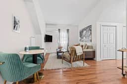 Bright 1-BR Apartment in Downtown Douglas