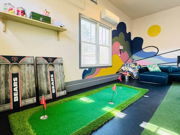 Chic Escape  w/ Courtyard, Game Lounge, Hot Tub! - Image 4