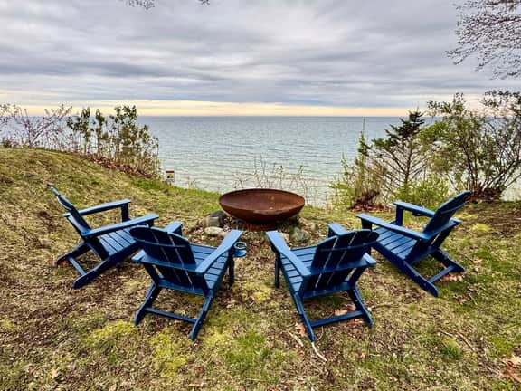 Lakefront Cottage with Hot Tub & Beach Access - Image 3