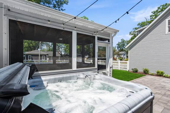Chestnut Estate: 2 Homes · Hot Tub + Fire Pit