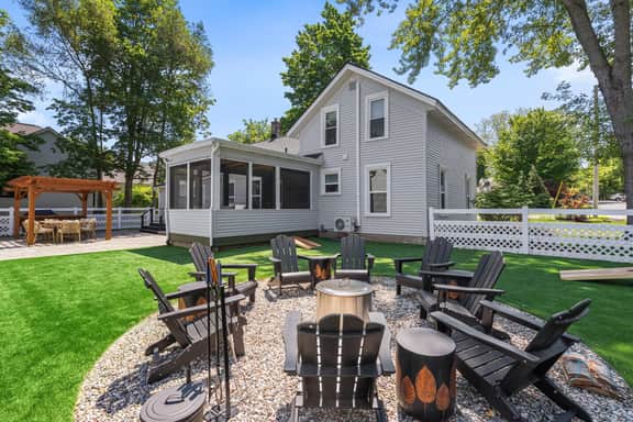 Chestnut Estate: 2 Homes · Hot Tub + Fire Pit