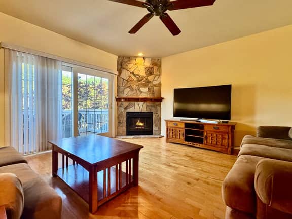3BR Retreat w/ Balcony & Lake Access