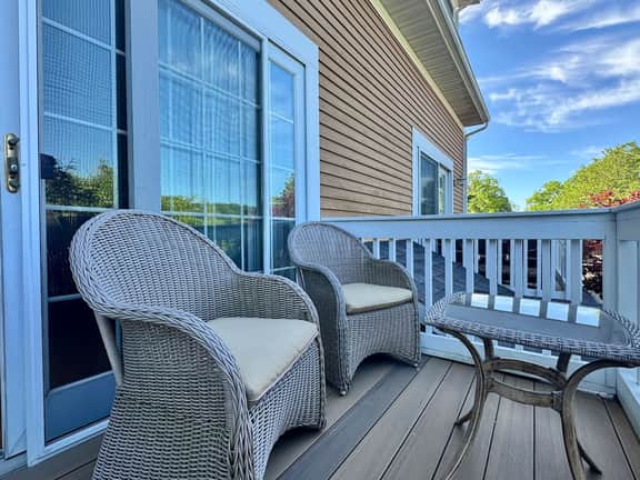 3BR Retreat w/ Balcony & Lake Access