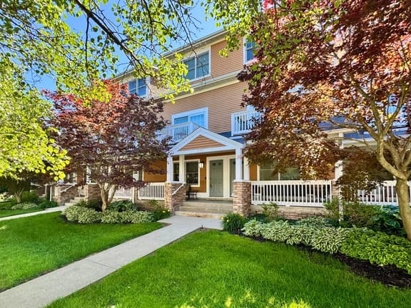 3BR Retreat w/ Balcony & Lake Access